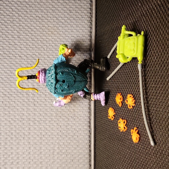 1990 Playmates Teenage Mutant Ninja Turtles Scumbug Figure w/accessories - Picture 2 of 2